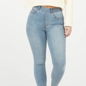 Spanx Ankle Skinning Jeans in Light Vintage Wash Size Medium, New with tags